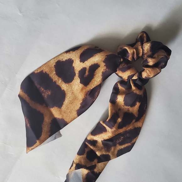 LEOPARD Hair Scrunchy - Picture 1 of 3